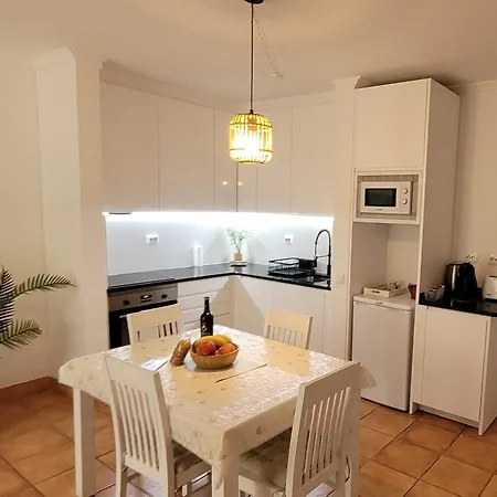 Mos In Porto Mos Λάγος